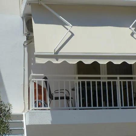 White 70m From The Sea Apartment *