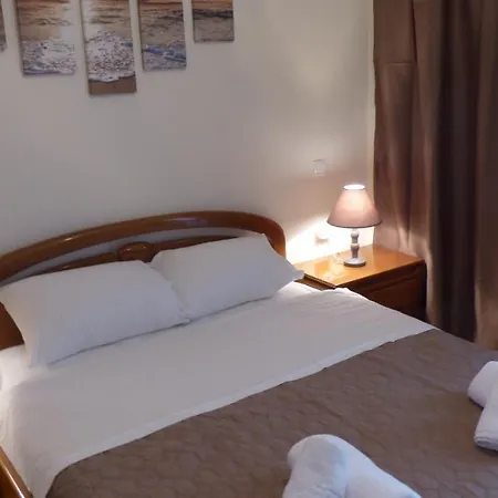 White 70m From The Sea Apartment *