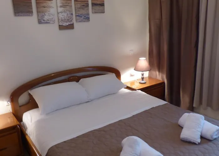 White 70m From The Sea Appartement *